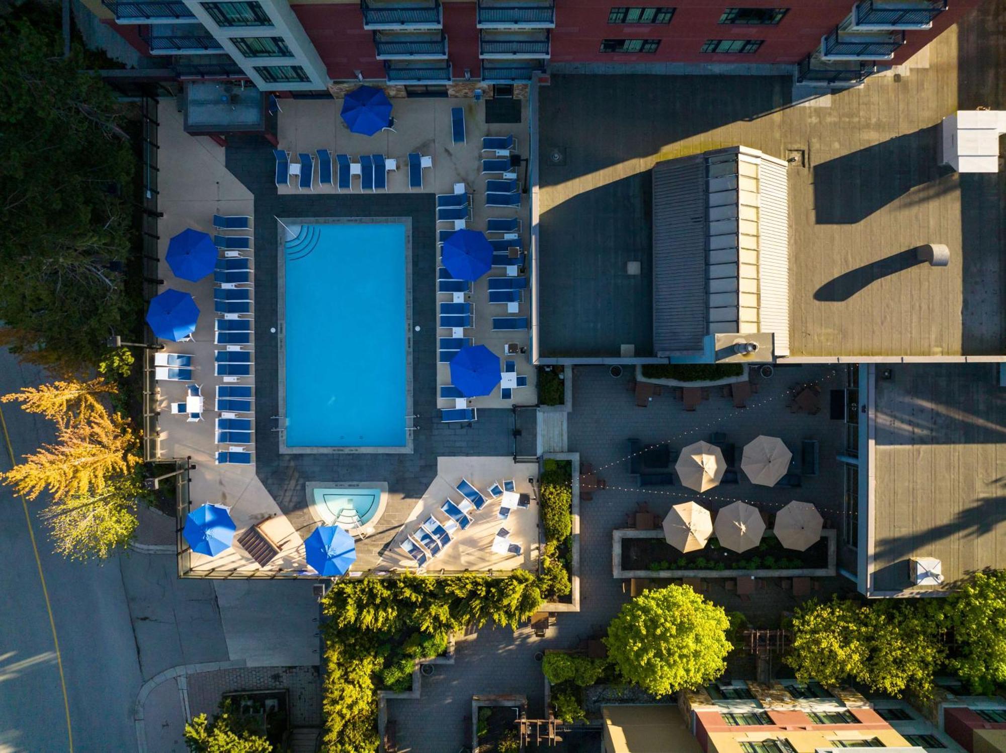 Hilton Whistler Resort & Spa Exterior photo